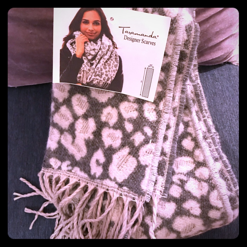 3 for 25 NWT Taramanda scarf. Gorgeous -and soft